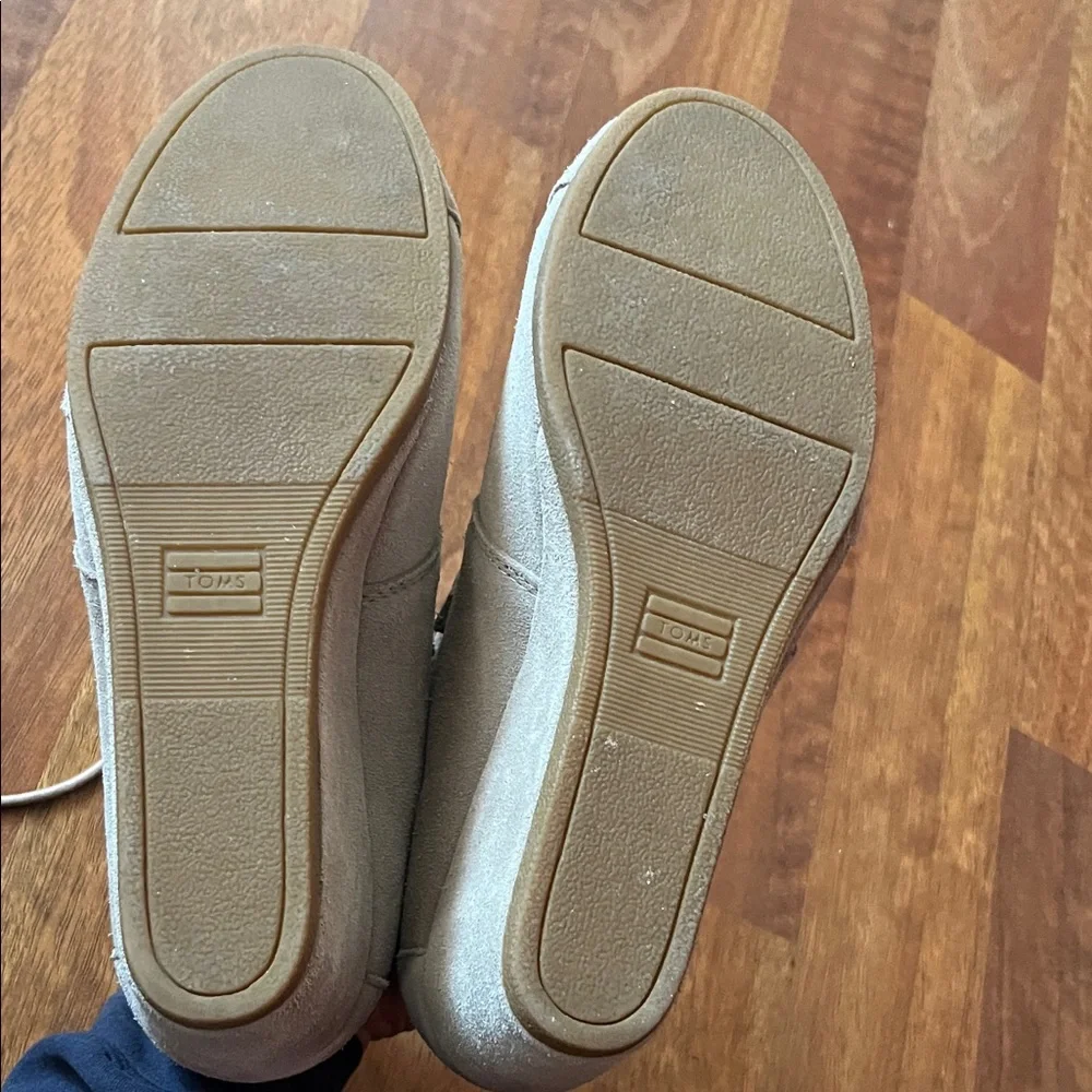 Like new Toms Light Gray Suede Wedge Ankle Boots - Picture 10 of 13